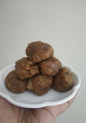 ભાખરી ના લાડુ(Bhakhri Ladoo Recipe in Gujarati) રેસીપી મુખ્ય ફોટો