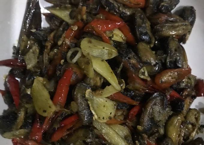 Kerang ijo pedas goreng kering