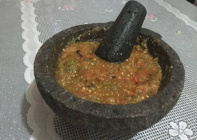 Salsa de molcajete Receta de Emmanuel Marin- Cookpad