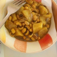 A picture of Yam and beans porridge.