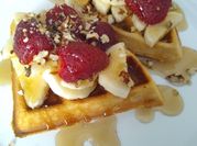 Una foto de waffles dulces