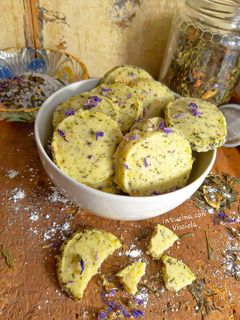 Foto di Biscotti al tè bianco e malva