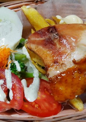 Una foto de Pollo estilo brasa casero