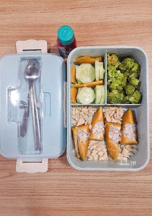 Hình của món Healthy: Rau củ - Ức gà luộc.