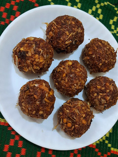தாளிப்பு வடகம்(thalippu vadagam recipe in tamil) செய்முறை முக்கிய புகைப்படம்