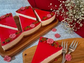 چیز کیک توت فرنگی (برپایه بیسکوییت)