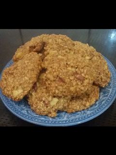 صورة لوصفة بسكويت الشوفان بالتفاح والجوز 😋
