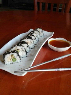 Una foto de Makizushi sencillo y casero 🥢