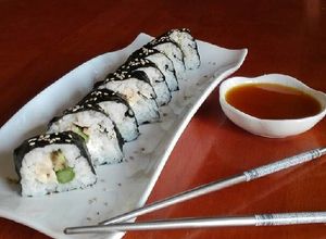 Una foto de Makizushi sencillo y casero 🥢
