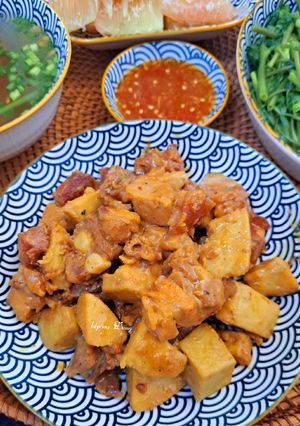 Hình của món Thịt heo quay kho chao.