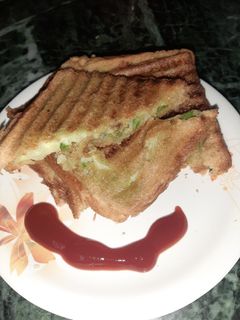 ग्रिल ब्रेड सैंडविच (Grill Bread sandwich recipe in hindi) रेसिपी मुख्य फोटो