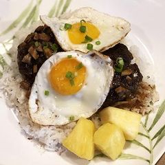 A picture of Hawaiian Loco Moco.