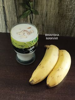 બનાના સ્મુધી (Banana Smoothie Recipe In Gujarati) રેસીપી મુખ્ય ફોટો