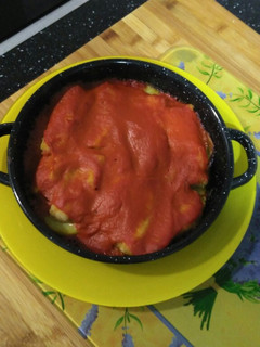 Una foto de Bacalao con patatas y tomate