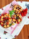 Friselle integrali con pomodori, tonno e melone