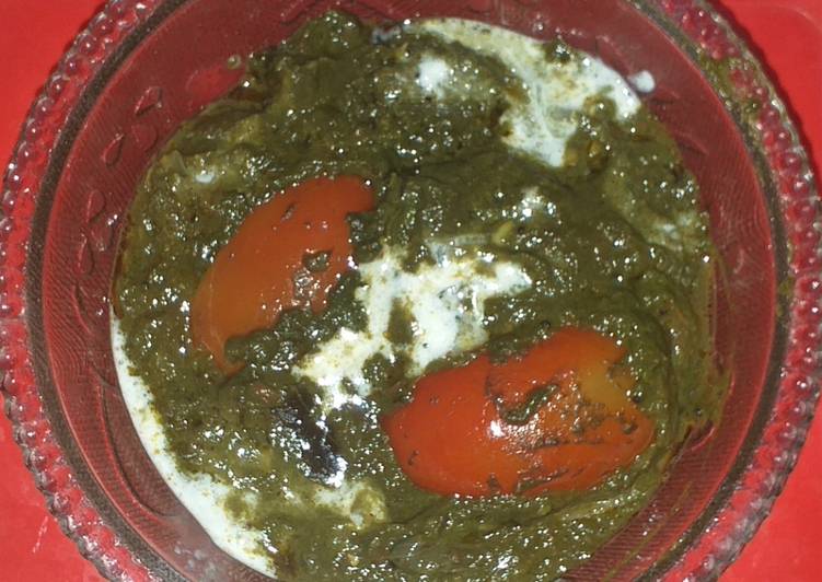 Palak tomato curry with cream