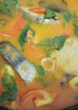 Foto resep Ikan tuna bumbu kuning daun kemangi