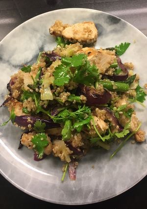 Hình của món Salat măng tây củ thì là và quinoa.