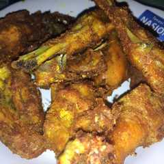 รูปของ Ayam goreng ungkep #ahlinyaayam #SIAPRAMADAN