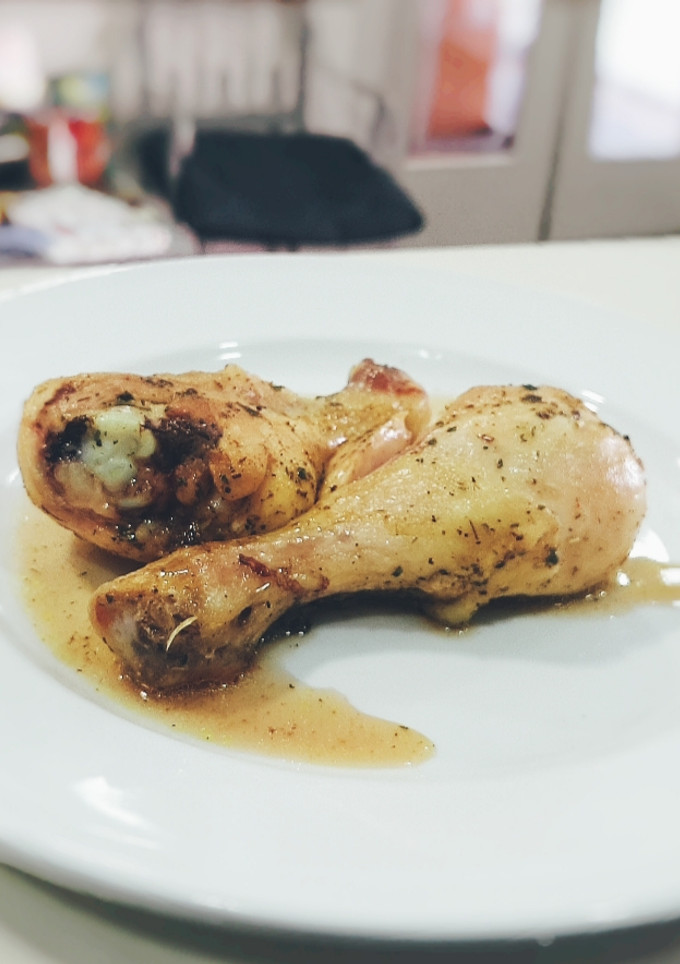 Una foto de Jamoncitos de pollo