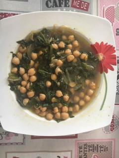 Una foto de Garbanzos con espinacas