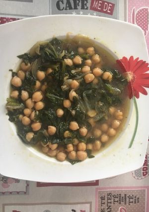 Una foto de Garbanzos con espinacas