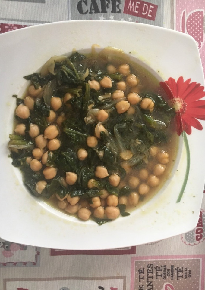 Una foto de Garbanzos con espinacas