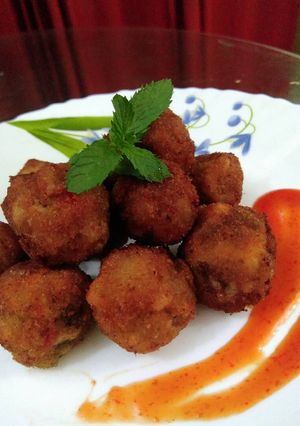 A picture of Stuffed cheesy mushroom balls.