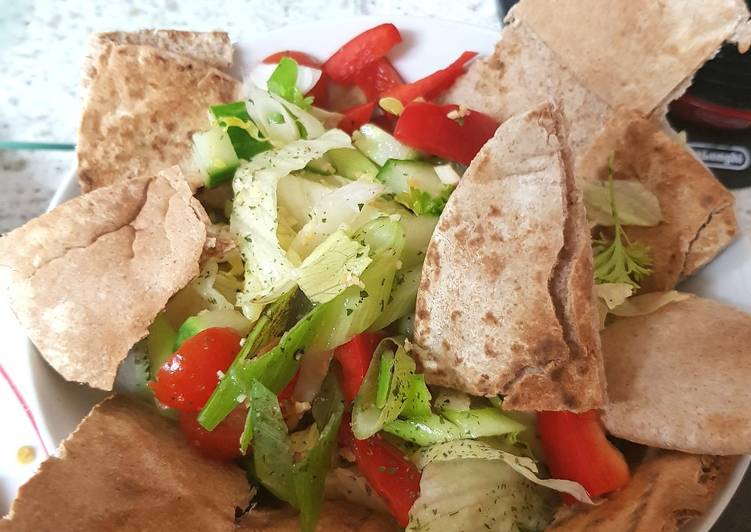 Easiest Way to Prepare Perfect Fattoush Salad, middle easten pitta Salad. 😊