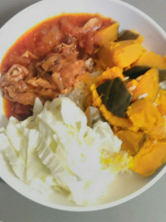A picture of Rice and pumpkin with chicken stew.