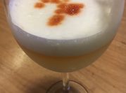 Una foto de pisco sour