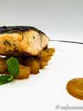 Trancio di salmone speziato con chutney di pere