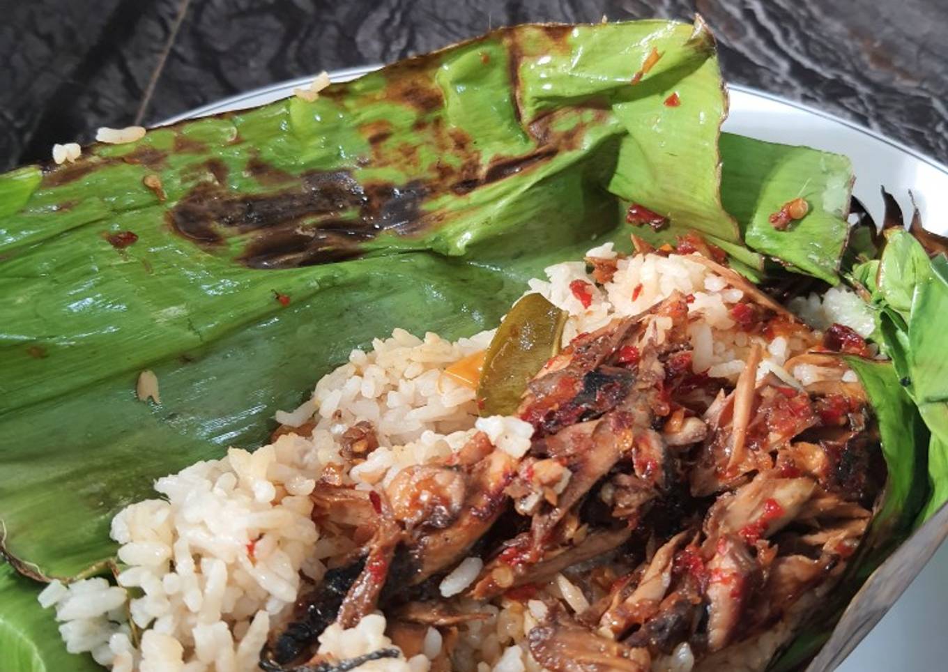 Nasi Liwet Bakar Tongkol Suwir Pedas