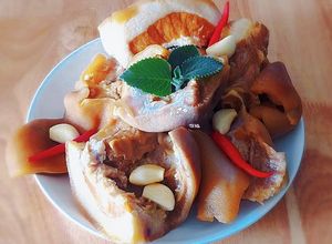 Hình của món TAI, MŨI heo ngâm nước mắm.