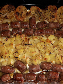 Una foto de Butifarra con vino al horno