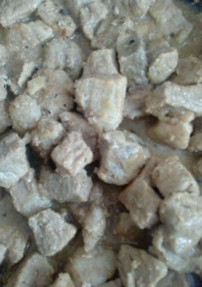 М'ясо тушковане на сковороді