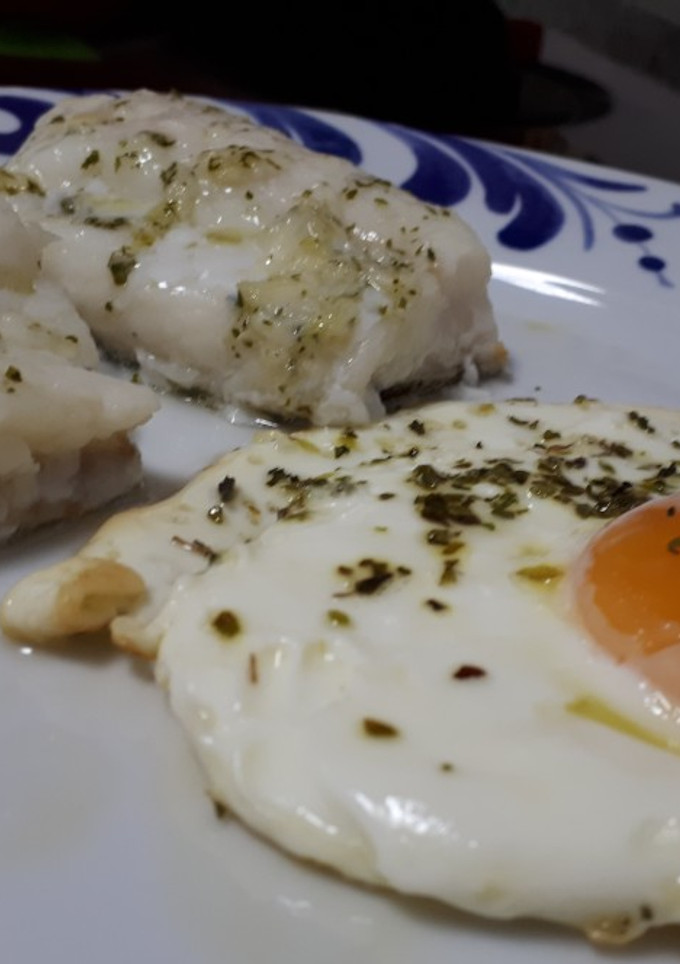 Una foto de Lomos de bacalao y huevo a las especias