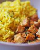 Tofu crujiente con arroz al curry