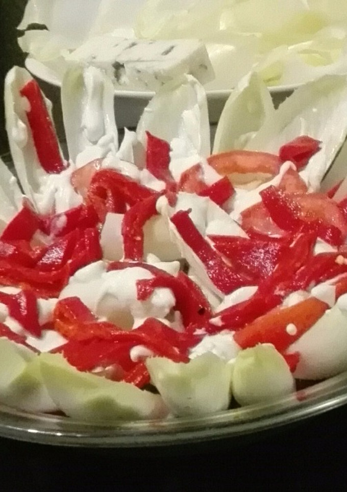 Una foto de Ensalada de endivias con roquefort