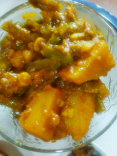 ગુવાર બટાકા નું શાક (Guvar Bataka Shak Recipe In Guajrati) રેસીપી મુખ્ય ફોટો