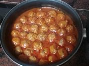 Una foto de salsa para tortellini relleno de queso