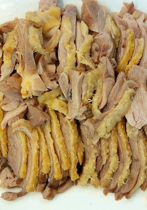 Hình của món Ngan luộc và ngan nấu măng, sấu.