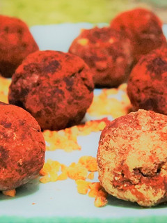 Una foto de Trufas de anacardos y cardamomo
