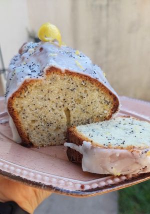 Una foto de Budín de limón y amapola