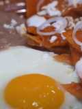 Chilaquiles Rojos Rancheros Con Huevos Estrellados