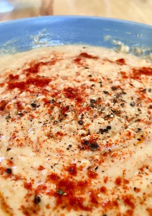 A picture of Hummus! 😎.