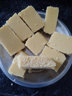 Ghee maysore pak செய்முறை முக்கிய புகைப்படம்