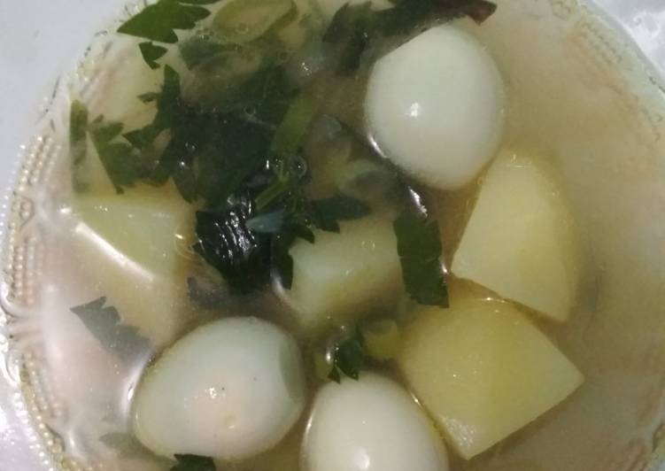 Bagaimana Menyiapkan Sup kentang telur puyuh, Lezat Sekali