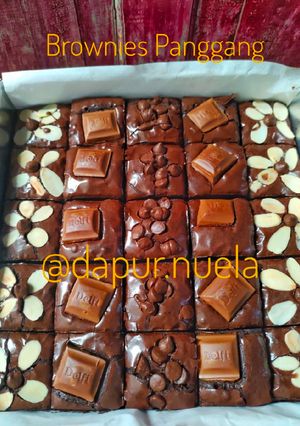 A picture of Baked Brownies / Fudgy Brownies.