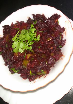A picture of Beetroot dry curry.